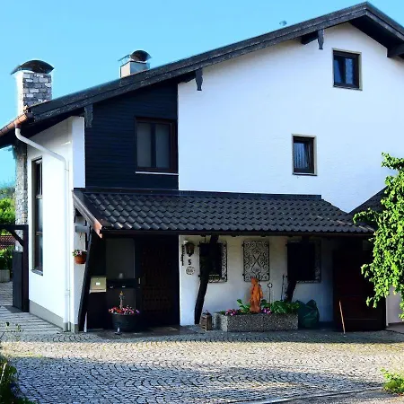 Haus-mali Chieming